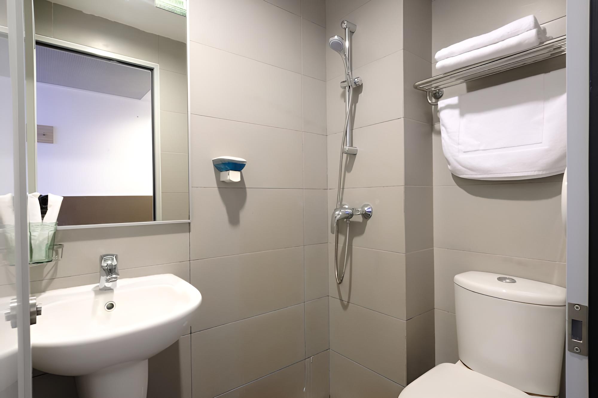 Superior Twin Room (No window) photo 3