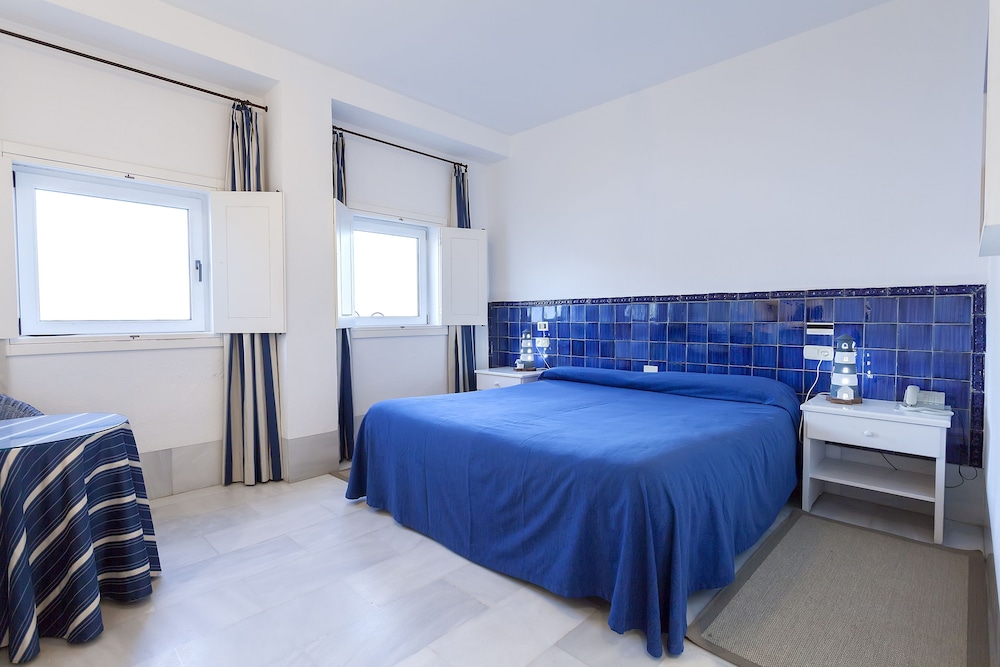 Habitación Doble o con Dos Camas (2 Adultos + 1 Niño - Anexo o Edificio Principal)