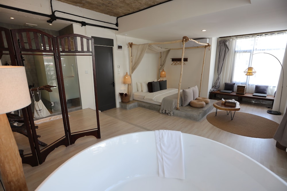 Luxury Room, Non Smoking, Bathtub photo 1