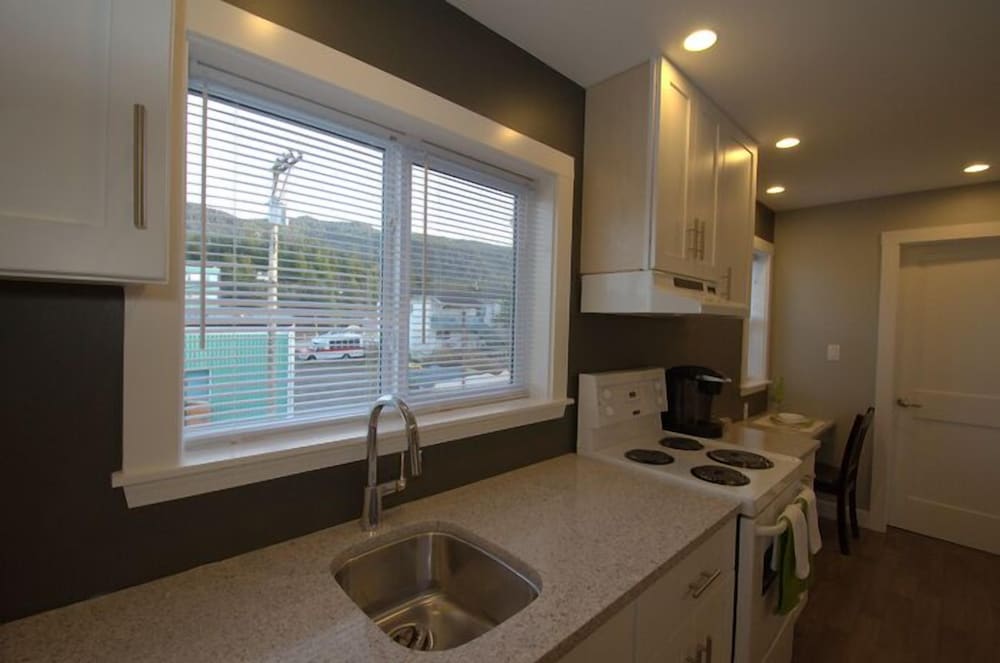 Studio Suite (with Full Kitchen) photo 3