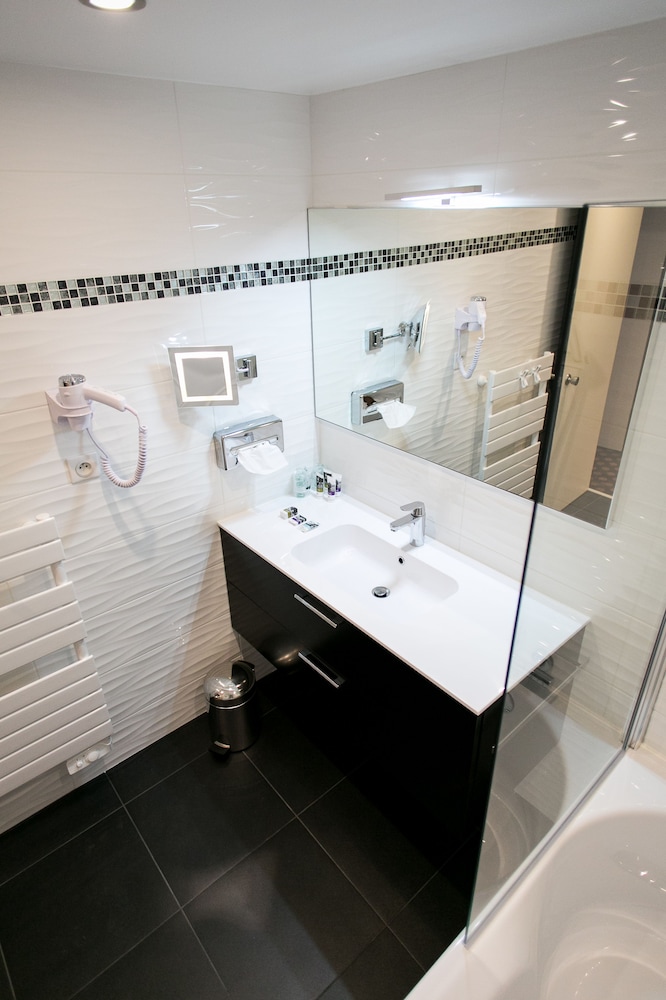 Standard Room, 2 Twin Beds - Photo 10