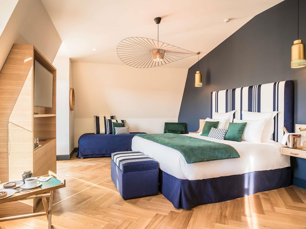 Deluxe Room, Multiple Beds, Bathtub photo 1