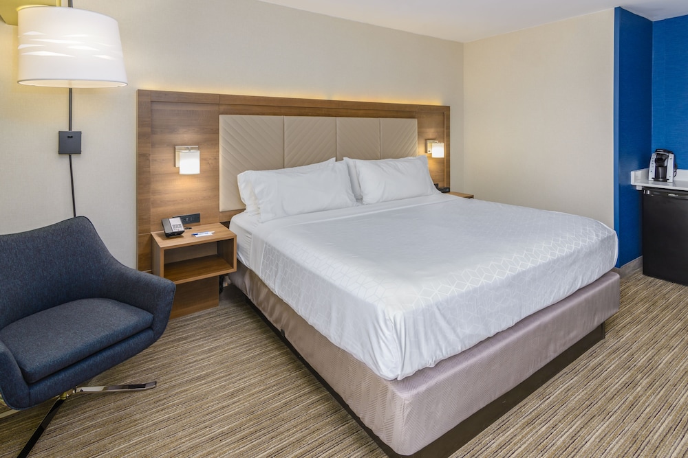 Standard Room, 1 King Bed, Accessible (Communications) - Photo 4