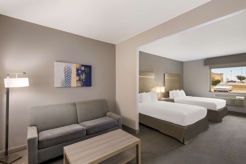 Standard Room, 2 Queen Beds, Accessible, Non Smoking (Walk-in Shower;with Sofabed) - Photo 2