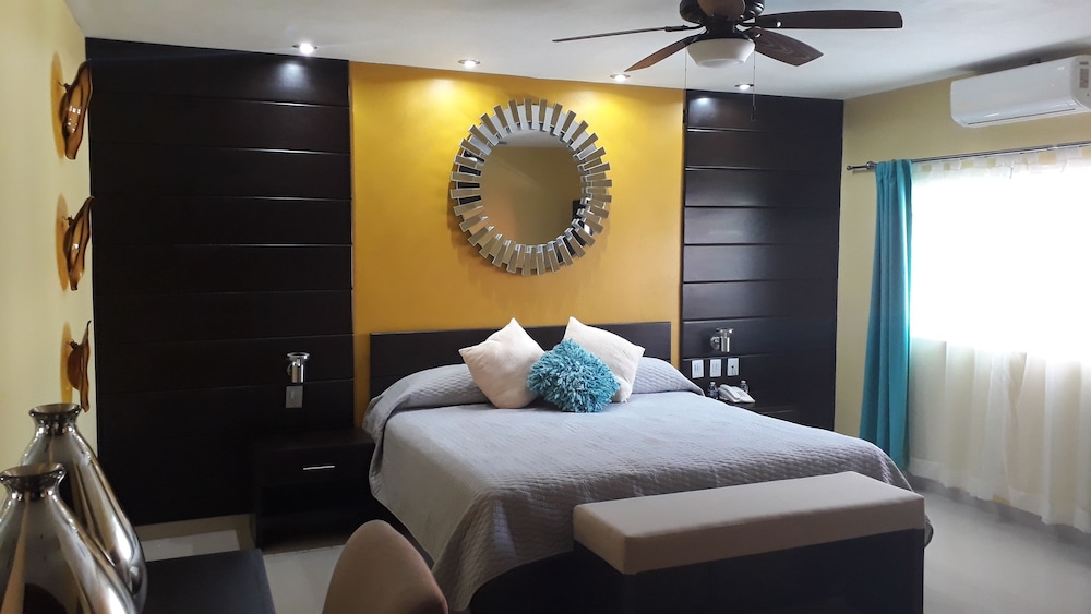 Luxury Suite, 1 King Bed photo 3
