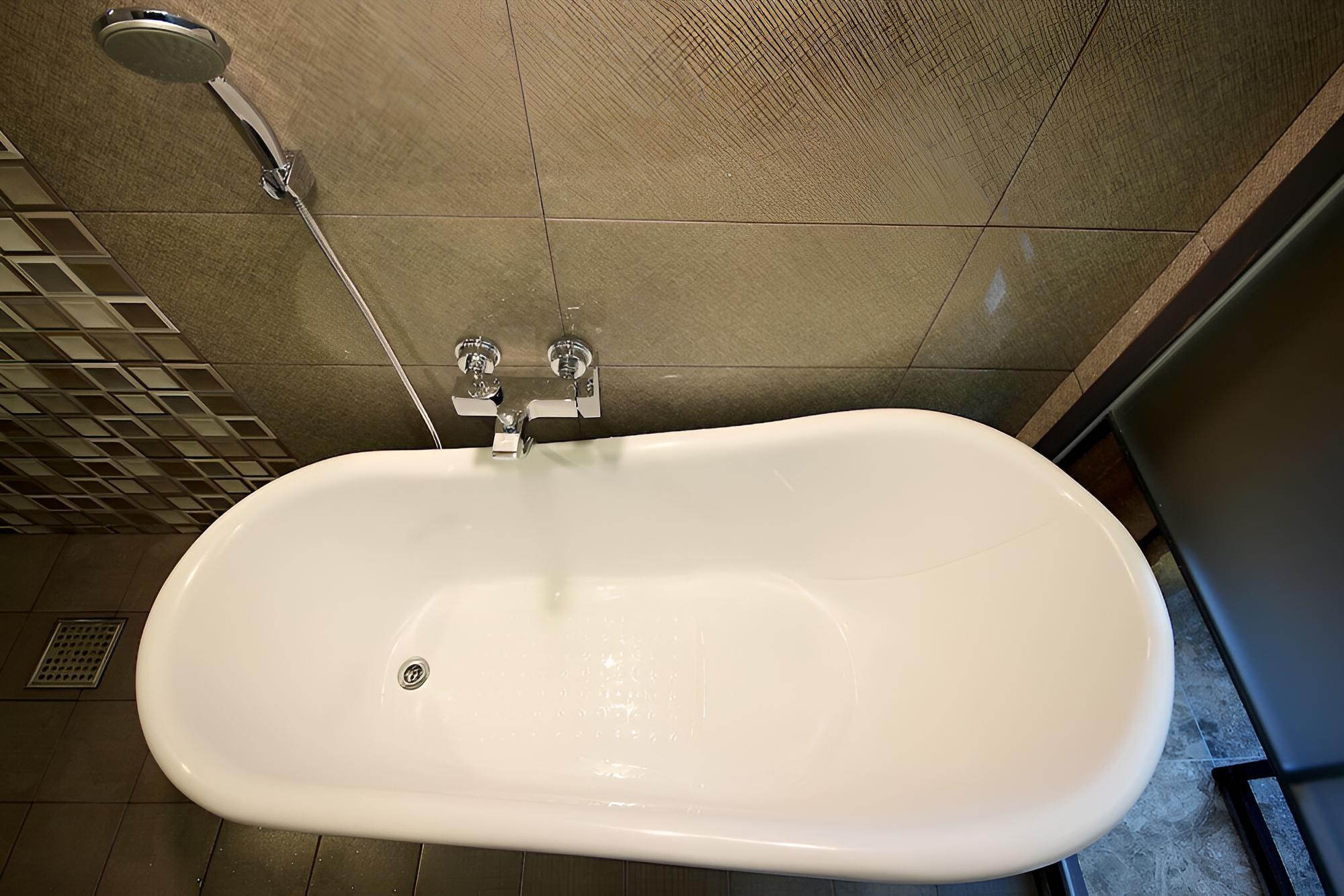 Room (SUITE) - Photo 27