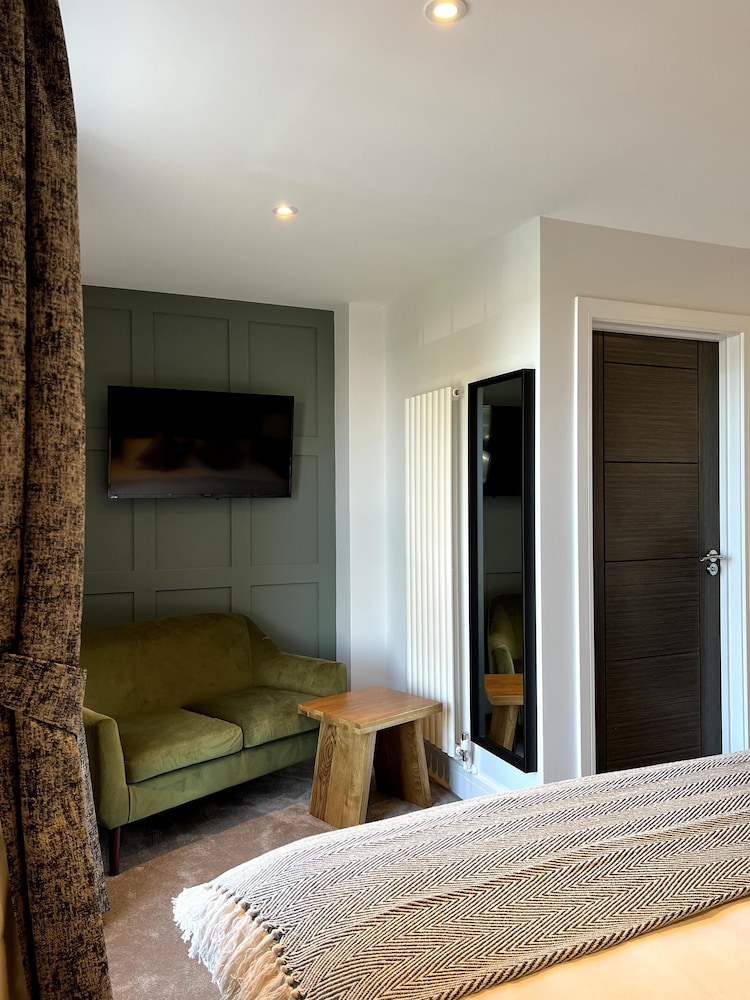 Superior Room, 1 King Bed, River View photo 2