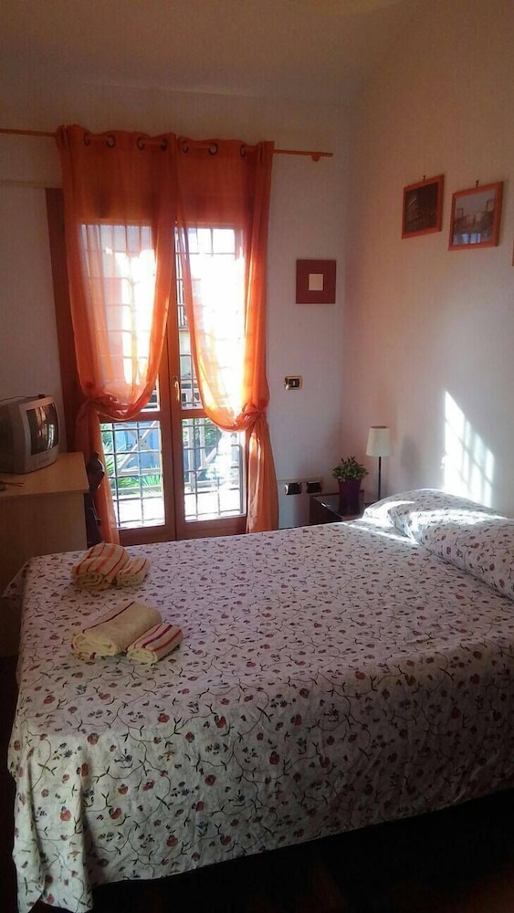 Single Room, Shared Bathroom