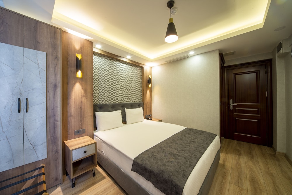 Standard Double or Twin Room photo 3