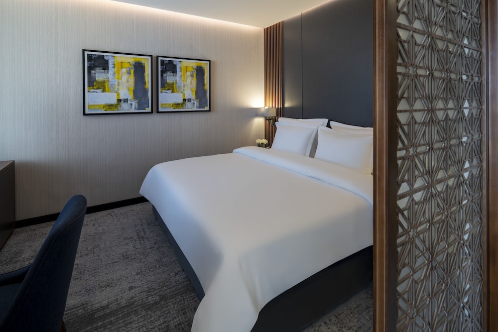 Junior Suite, 1 King Bed photo 3