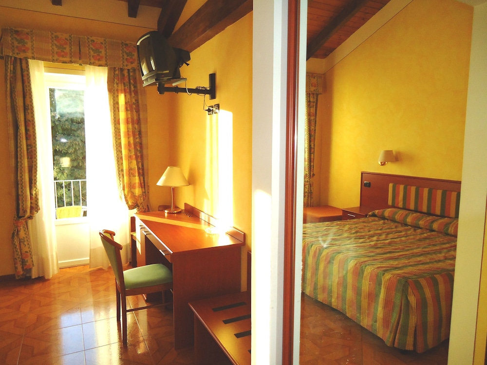 Standard Double Room Single Use, Garden View photo 2