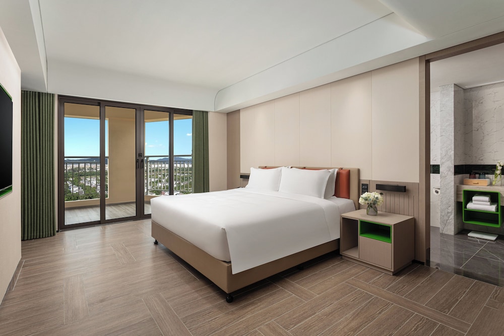 Suite, 2 Bedrooms - Photo 1