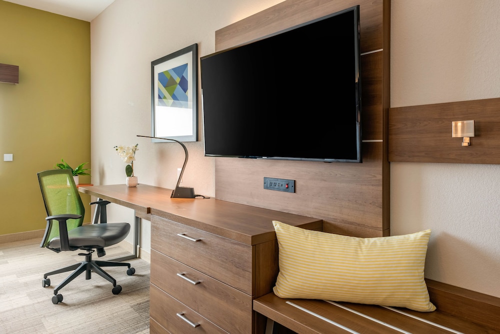 Suite, 2 Queen Beds - Photo 7