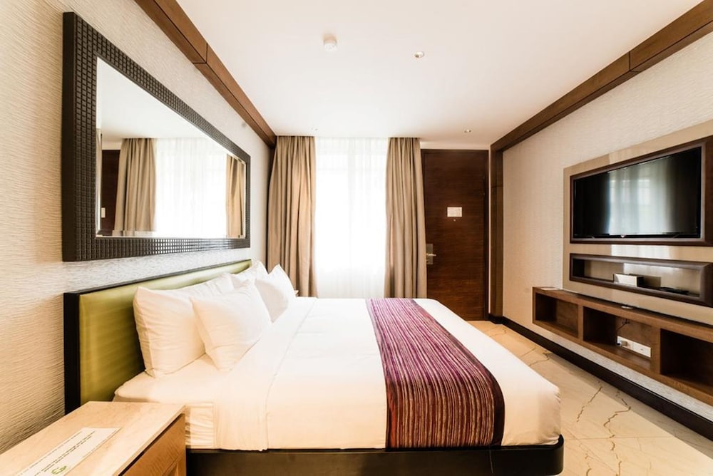 Deluxe King Room - Photo 1