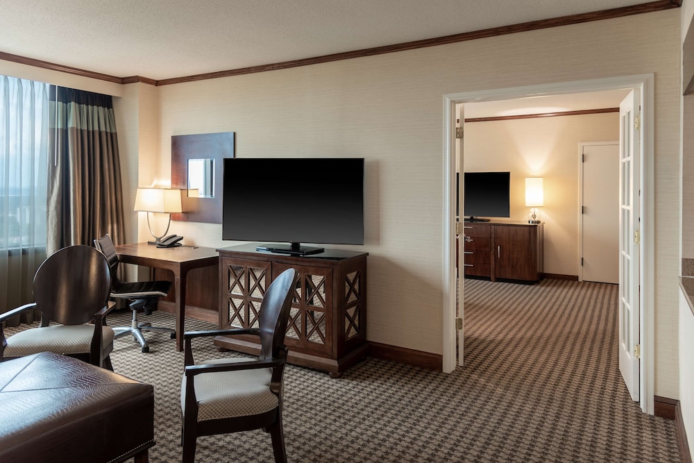 Suite, Accessible - Photo 10