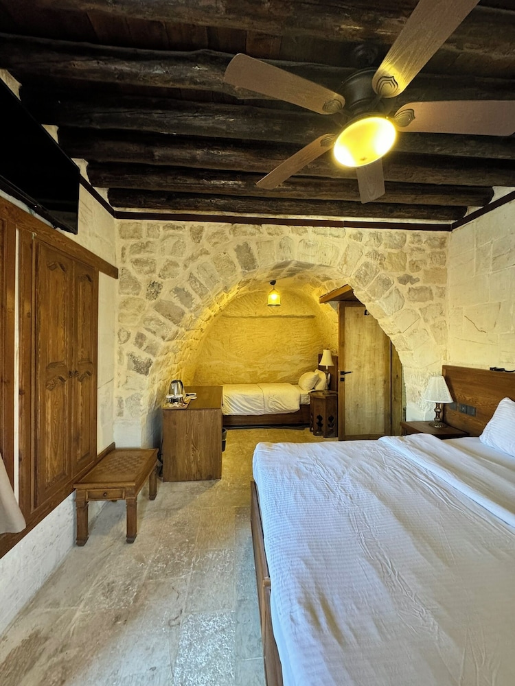 Double or Twin Room, Patio, Mountain View photo 1