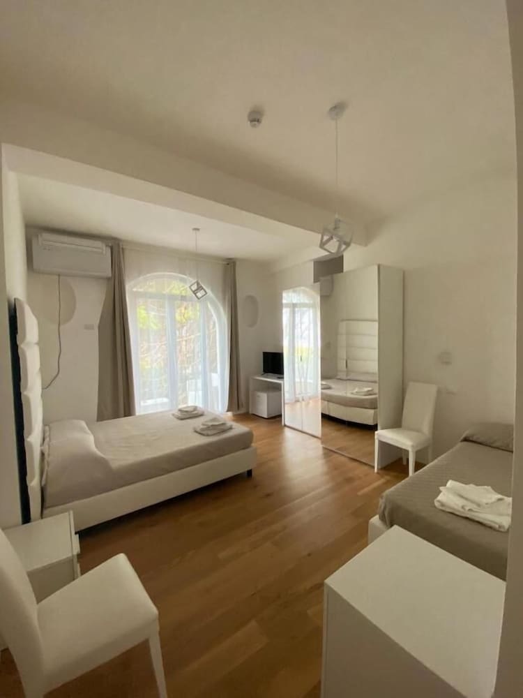 Classic Triple Room, Courtyard View