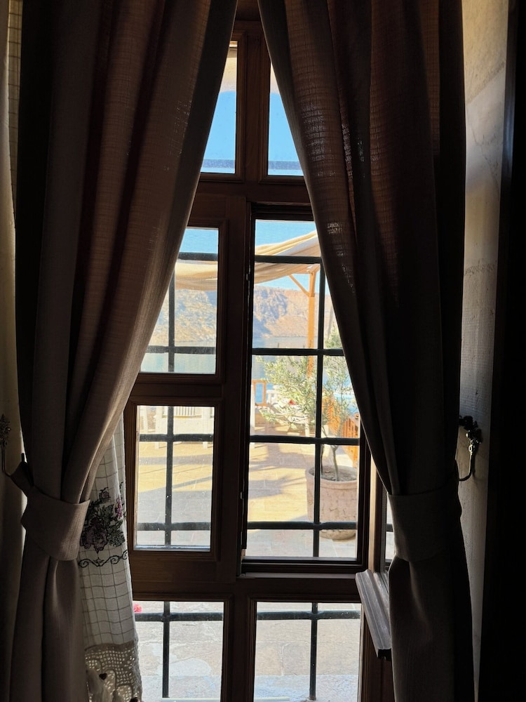 Double or Twin Room, Patio, Mountain View photo 2