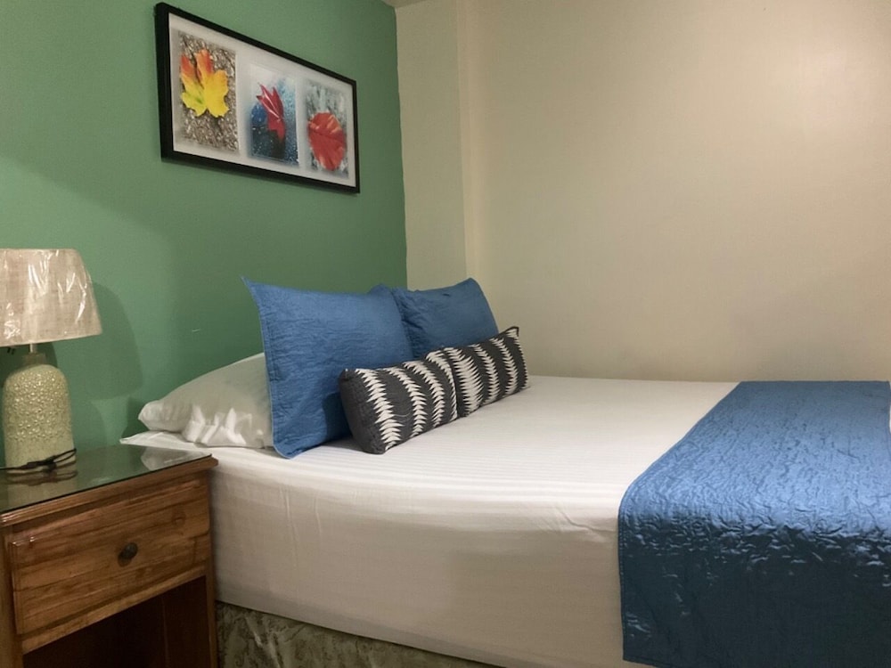 Standard Room, 1 Queen Bed photo 3