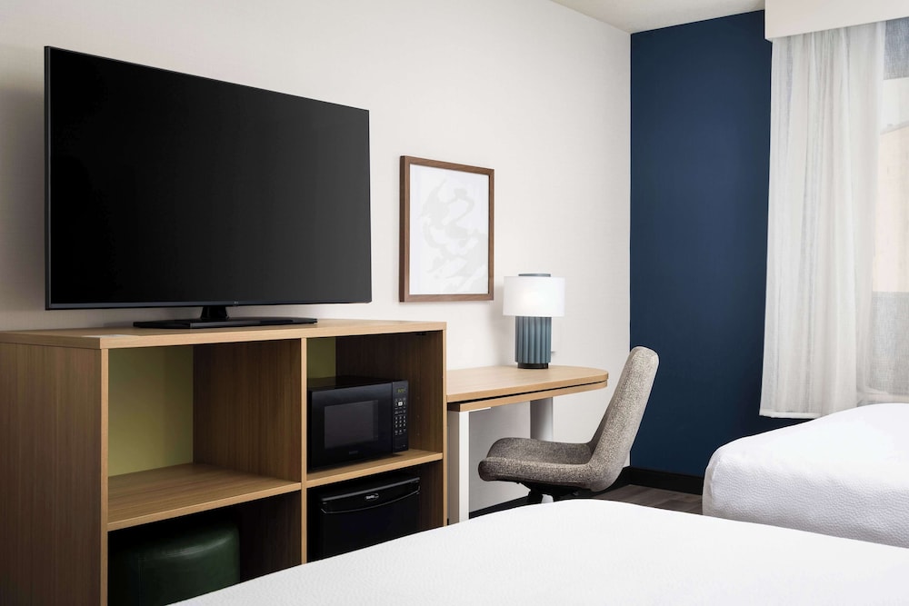 Room, 2 Queen Beds - Photo 6