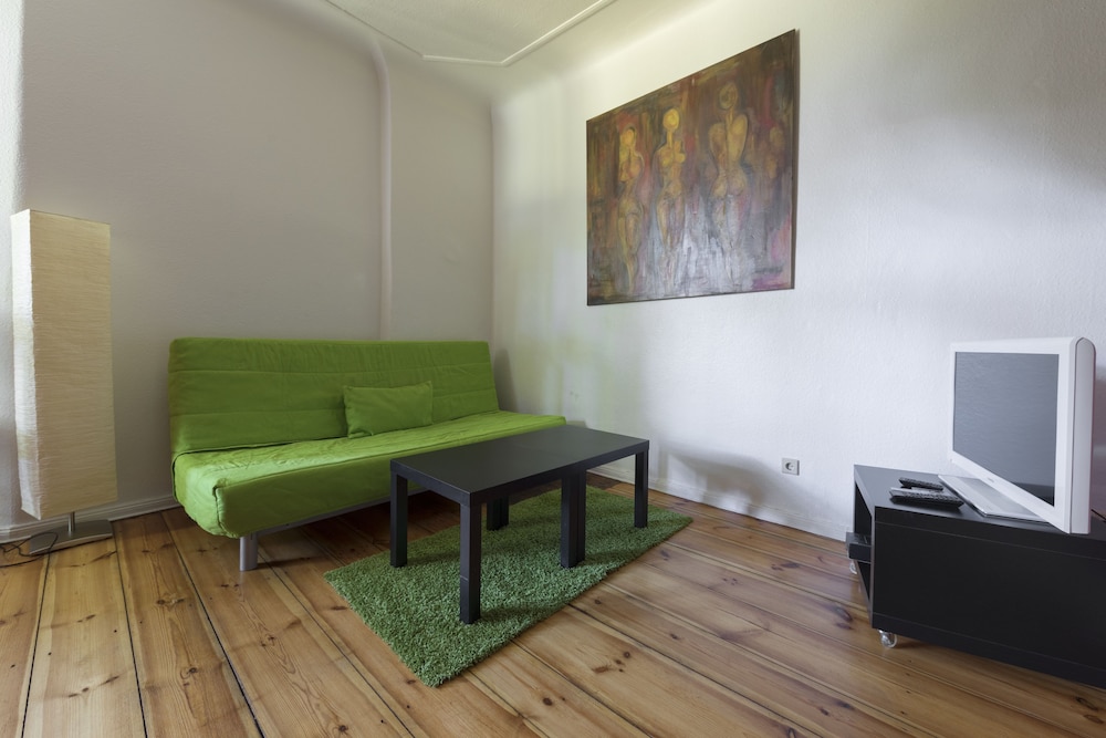 City Apartment, 1 Queen Bed with Sofa bed (F4) photo 2