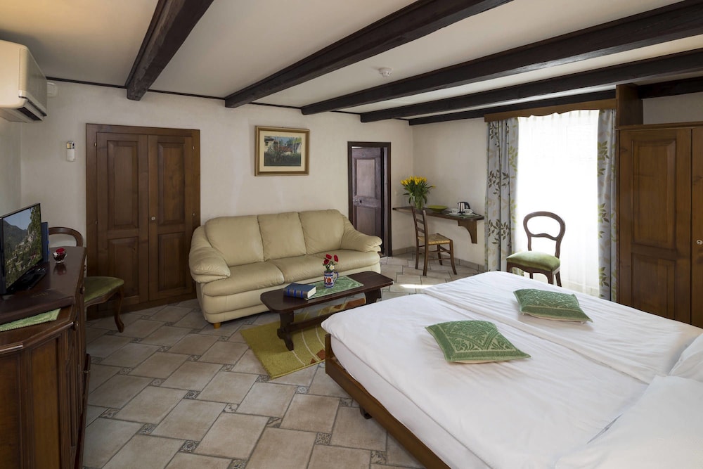 Classic Triple Room - Photo 1