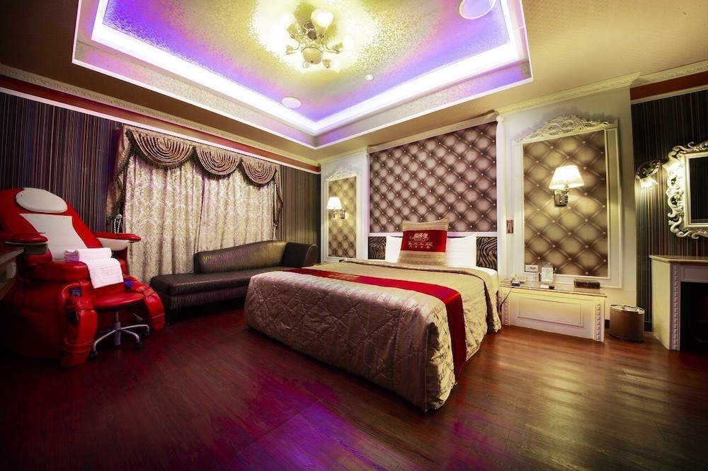 Deluxe Studio