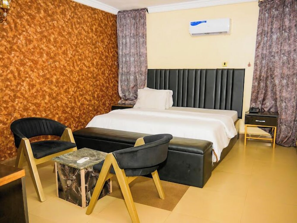 Economy Room, Balcony, City View photo 1