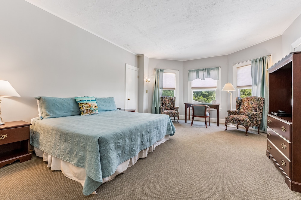 Deluxe Room, 1 King Bed photo 1