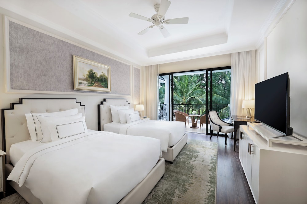 4-Bedroom Villa Lake View with Private Pool thumbnail 5