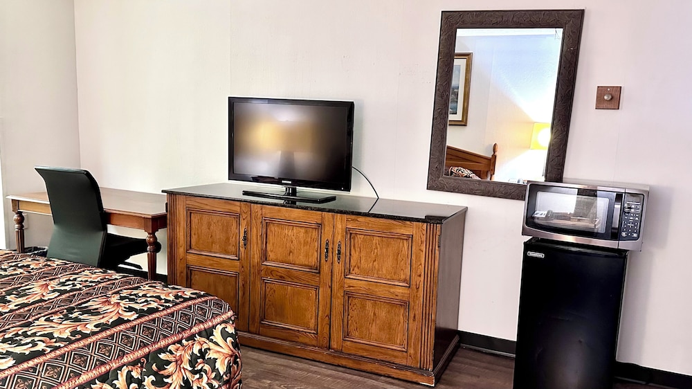 Standard Room, 1 King Bed photo 3