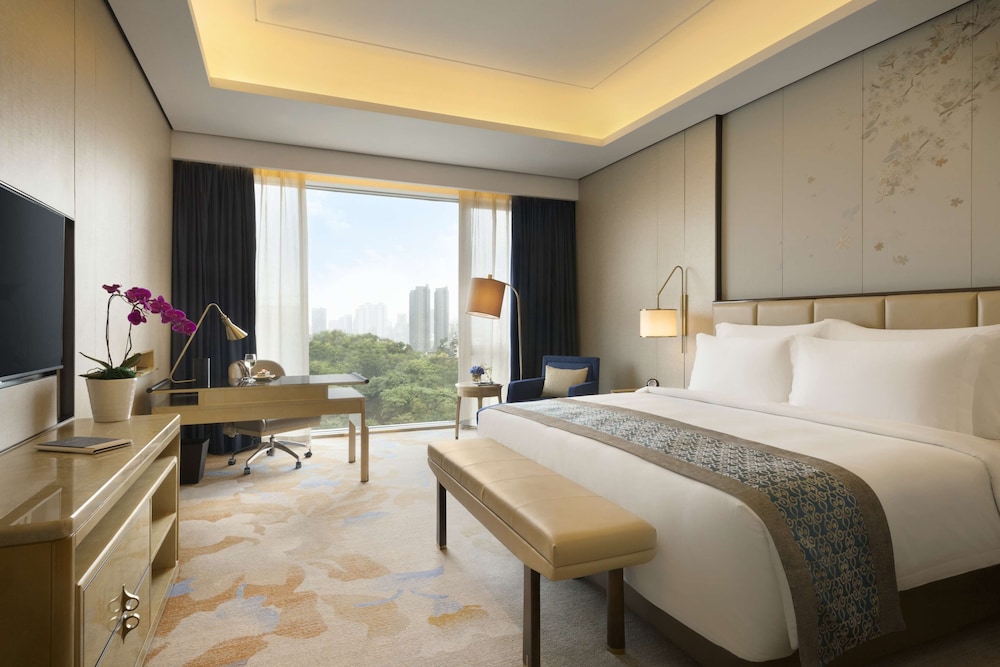 Deluxe Room, 1 King Bed, Garden View (Executive Room)