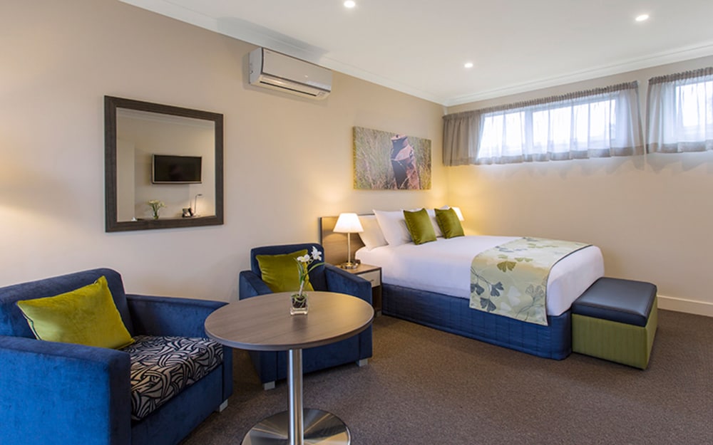 Efficiency, Suite, 1 King Bed, Non Smoking - Photo 2