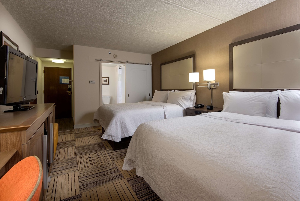 Room, 2 Queen Beds, Non Smoking, Refrigerator & Microwave (Roll-in Shower) - Photo 3