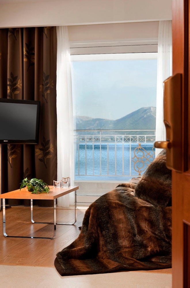 Luxury Suite, Lake View photo 1