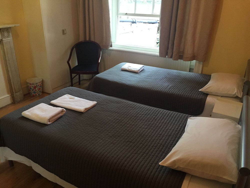 Standard Triple Room, Ensuite photo 2