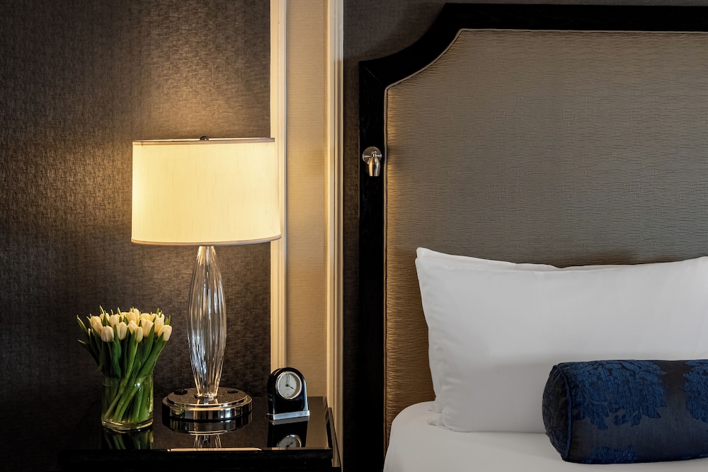 Fairmont, Room, 1 King Bed, Hearing Accessible - Photo 2