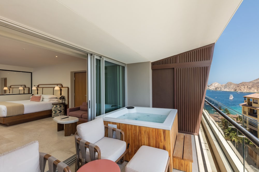 Room, 1 King Bed, Hot Tub, Ocean View (infinity)