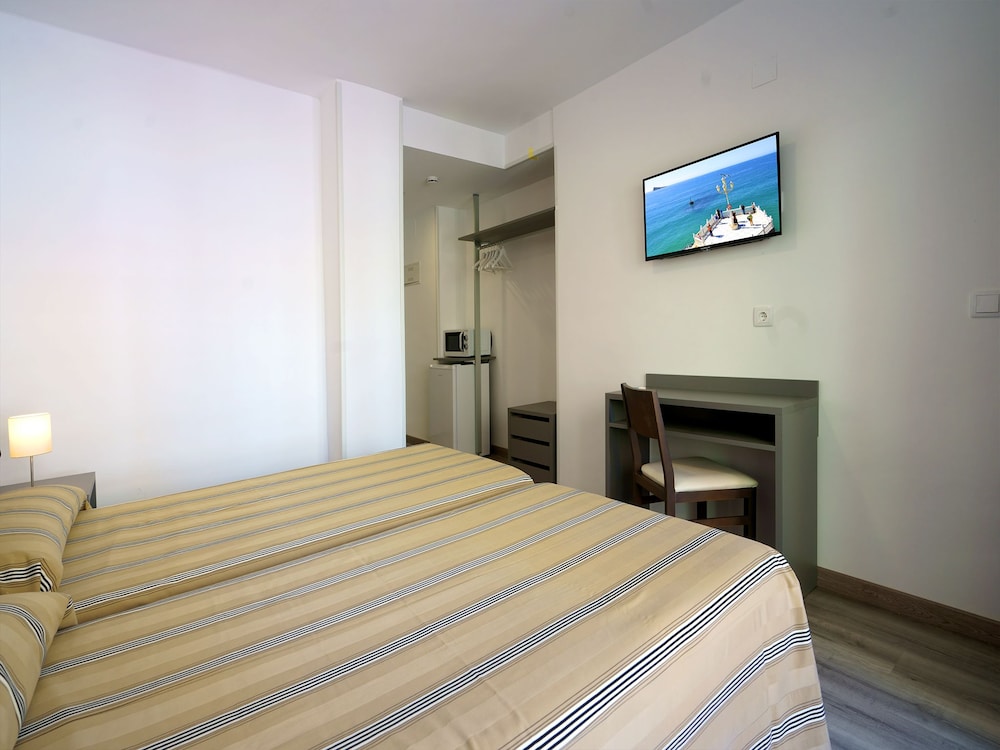 Double or Twin Room - Photo 11
