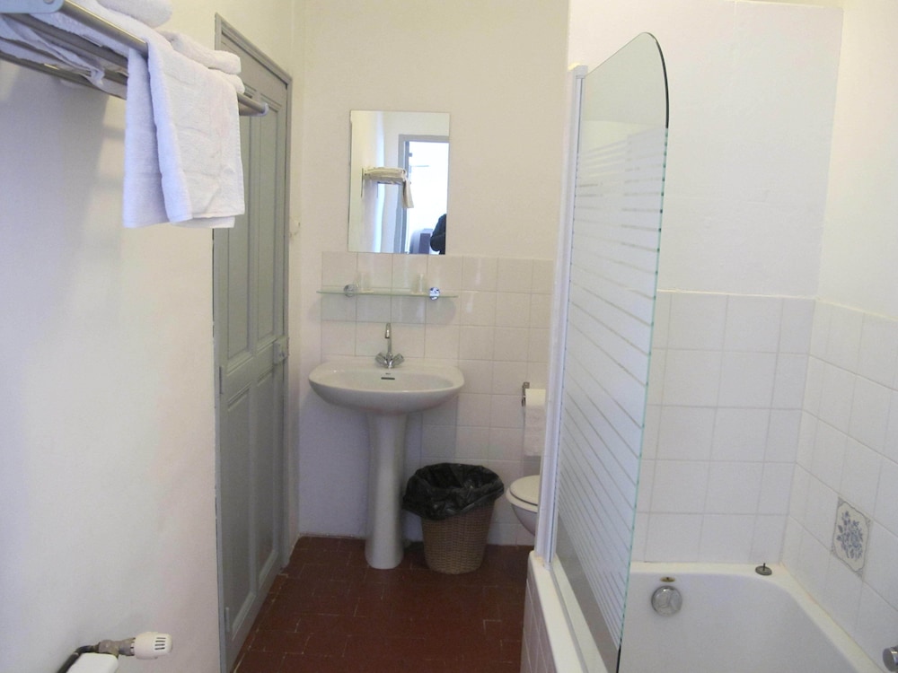 Standard Triple Room, Ensuite (7) photo 2