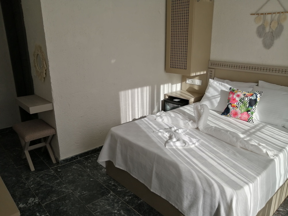 Deluxe Double Room, Garden Area