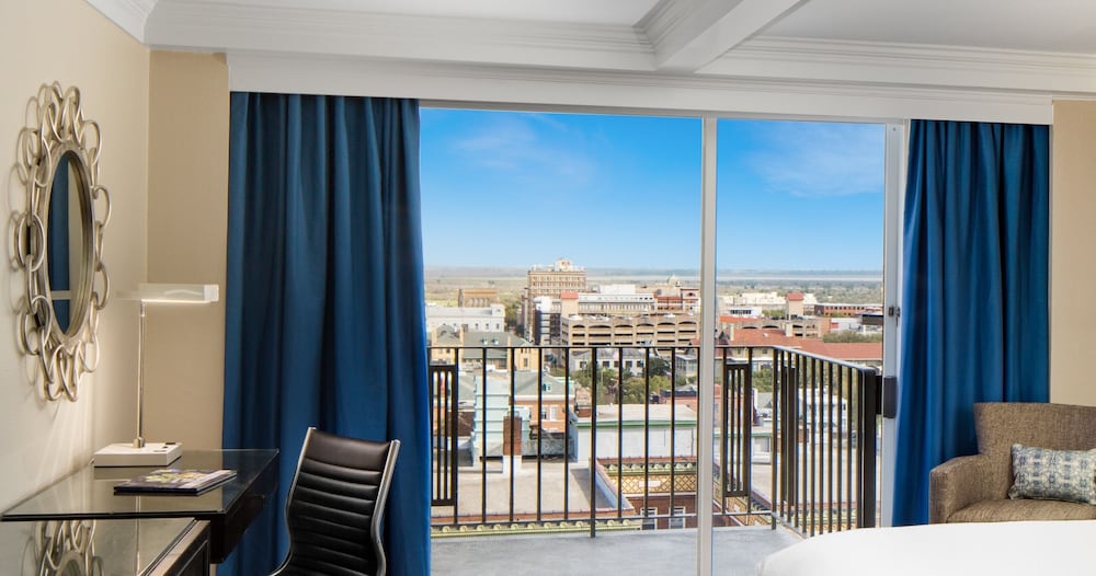 Room, 1 King Bed, City View (Skyline)