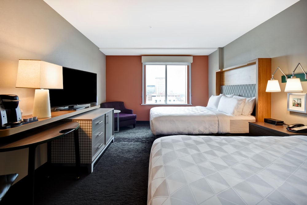 Suite, 2 Queen Beds, Accessible (Comm, Mobil, Roll-In Shower) photo 3