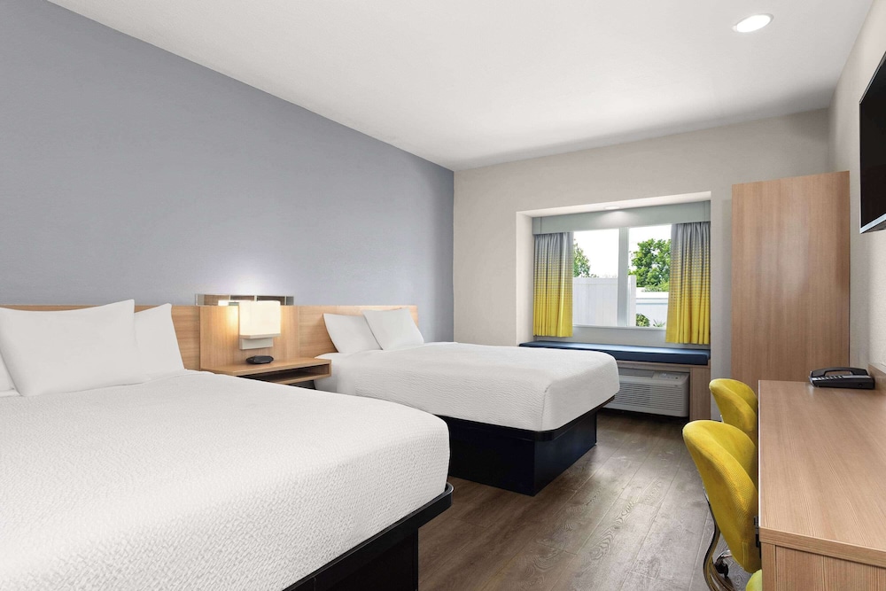 Room, 2 Queen Beds, Accessible, Non Smoking (Mobility Accessible) - Photo 1