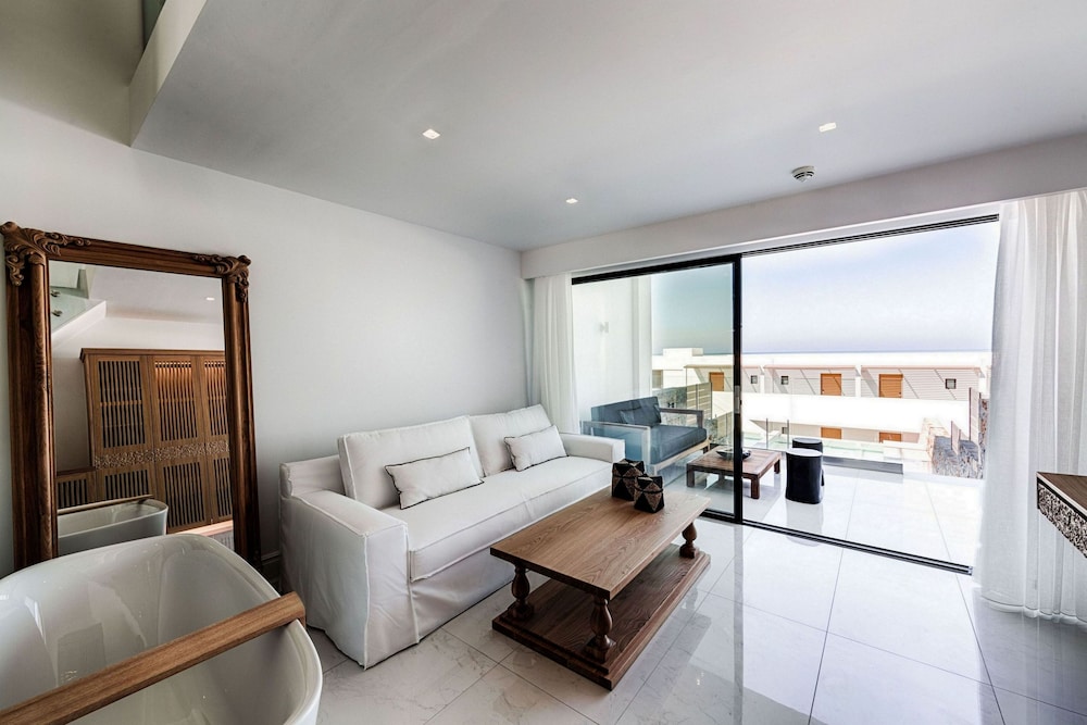 Suite, Pool Access (Abaton Collection)