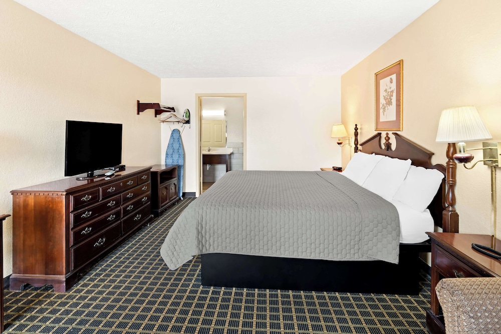 Room, 1 King Bed photo 3