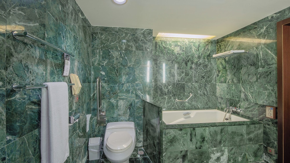 Basic Double Room, Mobility Accessible photo 2