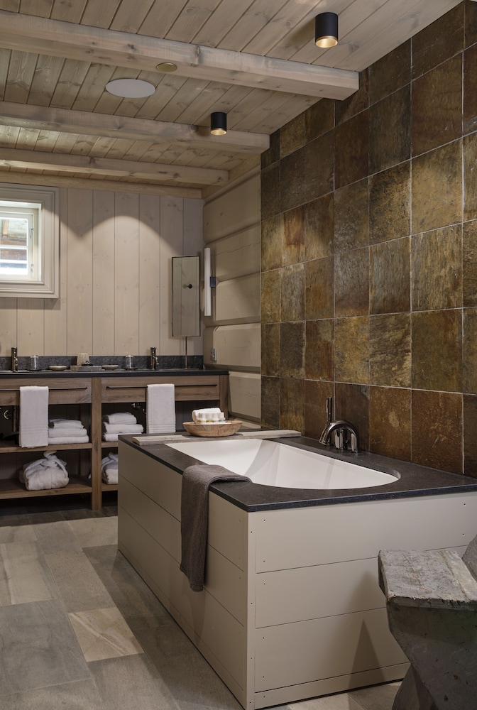 Suite, Corner photo 2