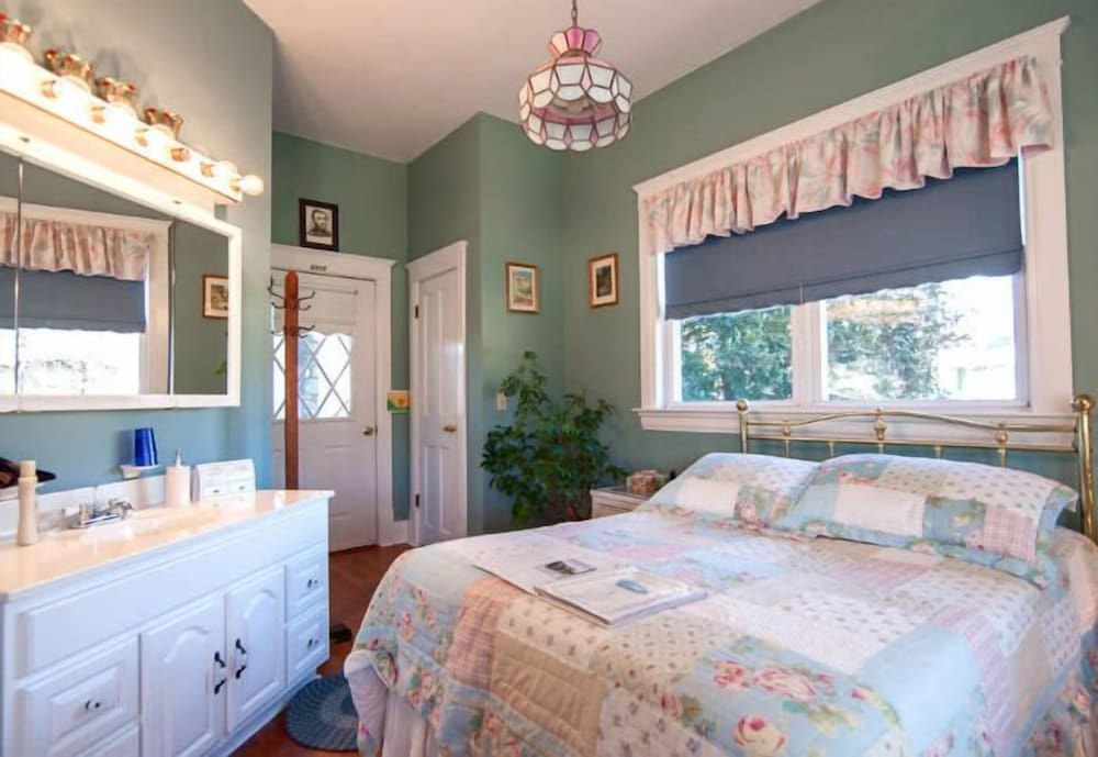 Double Room (Shenandoah Suite) photo 3