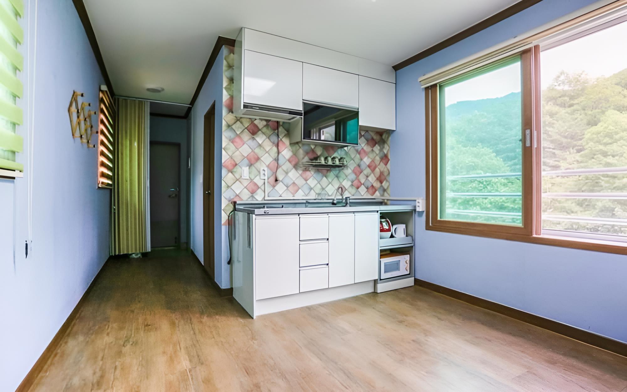 Room (Sangseonam Rock (No 201))